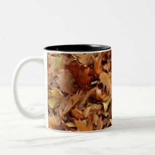 Herbst, trockene Blätter Zweifarbige Tasse