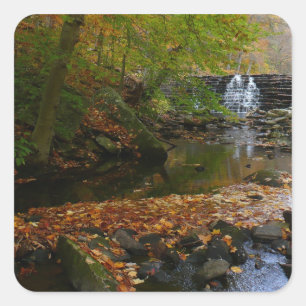 Herbst-Wasserfall und Bach Pennsylvania Natur Quadratischer Aufkleber