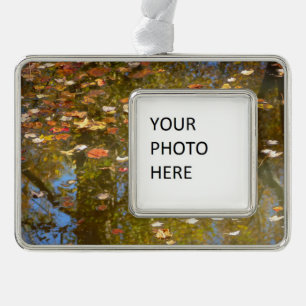 Herbstausstiege und Streams-Reflektion bei Greenbe Rahmen-Ornament Silber