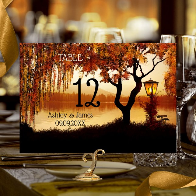 Herbstbaum Aussicht auf See Hochzeitskarte Tischnu Tischnummer (Fall wedding table number card featuring a colorful autumn tree and festive lantern at the waterside)