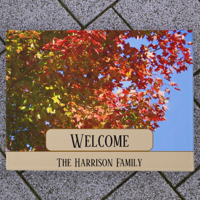 Herbstbaum und Blätter - Familienname Fußmatte (Von Creator hochgeladen)