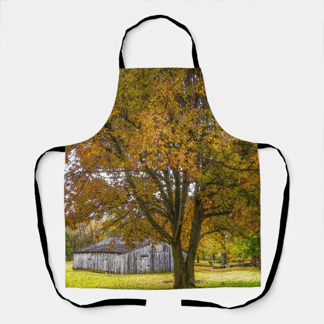 Herbstbaum und Scheune Malerische Schürze (Vorderseite)