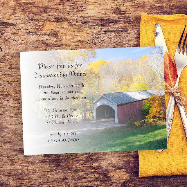 Herbstbedeckte Brücke Erntedank Abendessen Einladung (Invite guests and be grateful with this charming and rustic Thanksgiving Dinner Invitation.)