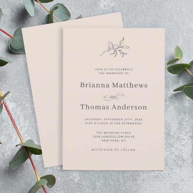 Herbstbeige Einfache Hochzeit Einladung (Simple elegance, this wedding invitation in neutral autumn beige with a subtle leafy branch.)