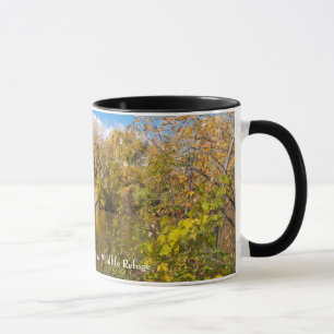 Herbstblätter am Minnesota-Fluss Tasse
