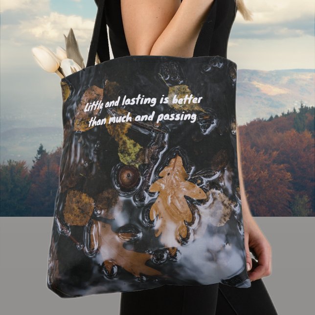 Herbstblätter und Eichen in geheimnisvollen Gewäss (Von Creator hochgeladen)