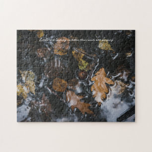 Herbstblätter und Eichen in geheimnisvollen Gewäss Puzzle