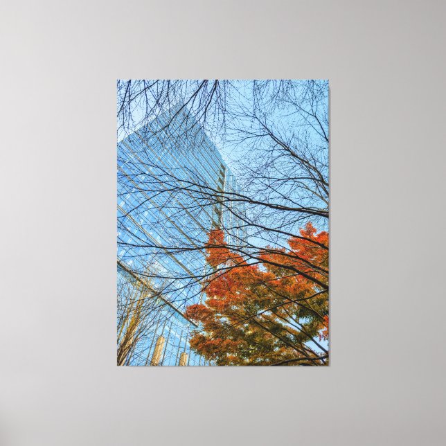 Herbstblätter und Skyline Leinwanddruck (Vorderseite)