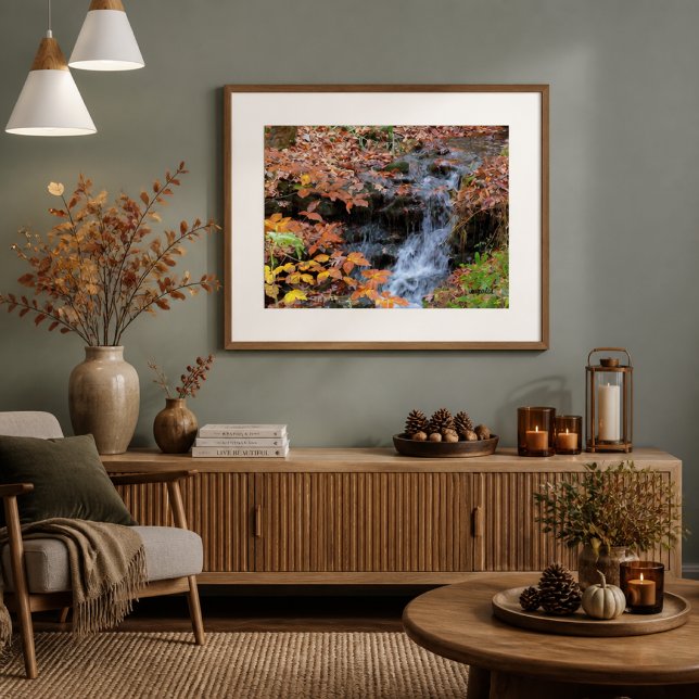 Herbstblätter und Wasserfall-Fotoplakat Poster (Framed mockup of an enlarged photo print showcasing natural beauty)