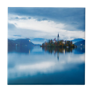 Herbstdämmerung am Bled-See Fliese
