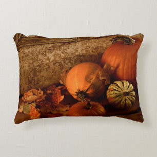 Herbsternte/ Pumpkins und Gourds an der Tür Dekokissen