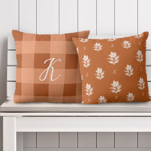 Herbstfallfolien für kundenspezifisches Monogramm Kissen