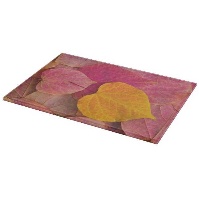 Herbstfarbe des Waldes Pansy Redbud gefallen Schneidebrett (Ecke)