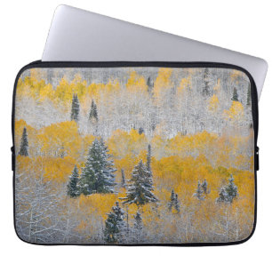 Herbstfarben der Espen und frischer Schnee Keebler Laptopschutzhülle