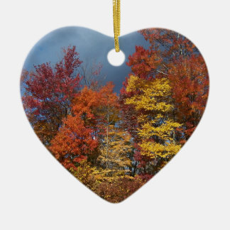 Herbstfarben in den blaues Ridge-Bergen Keramikornament
