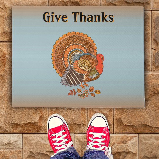 Herbstfarben Männlicher Truthahn in Blättern Danke Fußmatte (Male Turkey Autumn coloured feathers in leaves on Thanksgiving Give Thanks door welcome mat.)