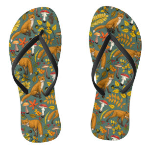 Herbstfüchse auf Kieferngrün Flip Flops
