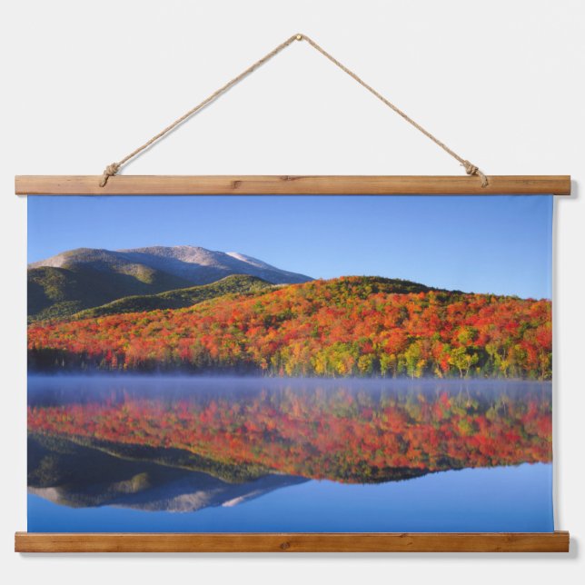 Herbstgebirge | New York Wandteppich Mit Holzrahmen (Vorne)