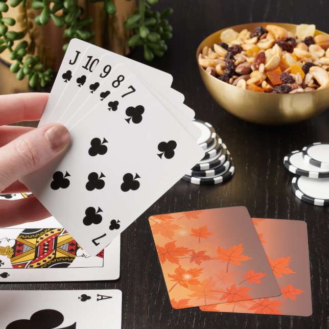Herbstgestaltung mit Ahorn-Blätter und Bukett-Effe Spielkarten (In Situ)