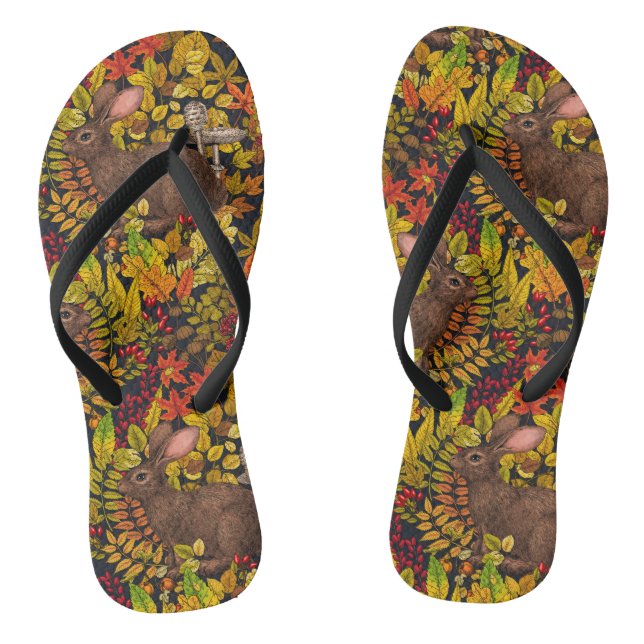 Herbstkaninchen auf schwarz flip flops (Fußbett)