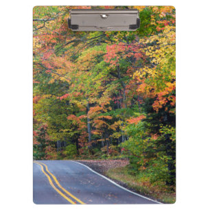 Herbstkanopie der Farbe auf der Autobahn 41 2 Klemmbrett