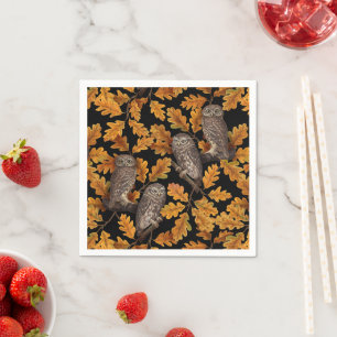 Herbstkauz auf schwarz serviette