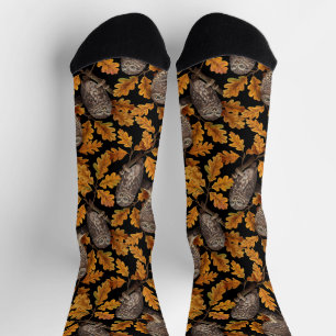 Herbstkäuze auf Schwarz Socken