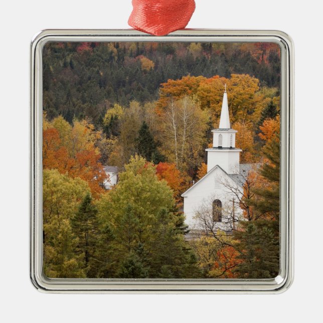 Herbstlandschaft mit Kirche, Vermont, USA Ornament Aus Metall (Vorne)