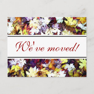 Herbstlaub, der Postkarten Herbstszene bewegt