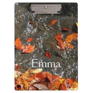 Herbstlaub im Wasserfall I Herbstfotografie Klemmbrett