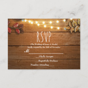 Herbstlaub & Lichterketten auf rustikaler Holz-RSV RSVP Karte