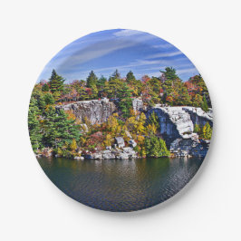 Herbstlaub um See Minnewaska Pappteller