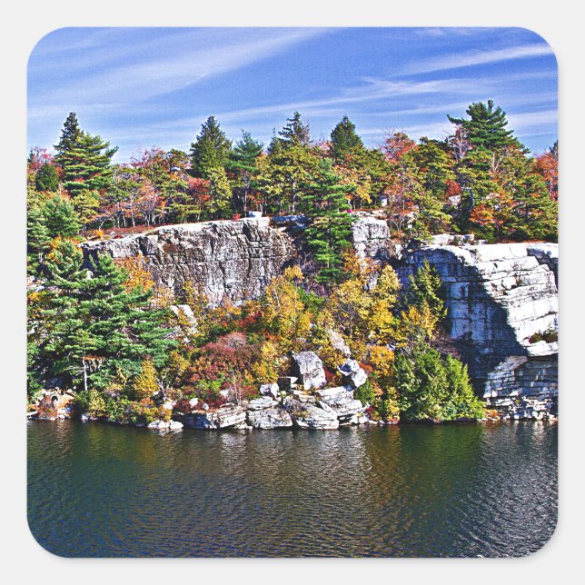Herbstlaub um See Minnewaska Quadratischer Aufkleber (Vorderseite)