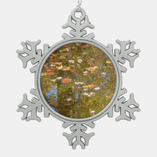 Herbstlaub und Bachreflexion im Greenbelt Schneeflocken Zinn-Ornament