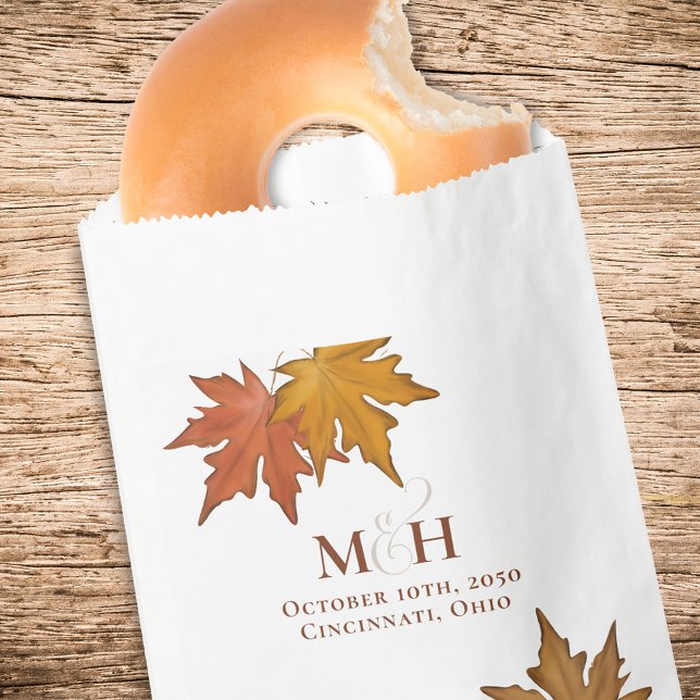Herbstlaub Wedding Monogram Custom Geschenktütchen (Fall leaves wedding favor treat bag.)