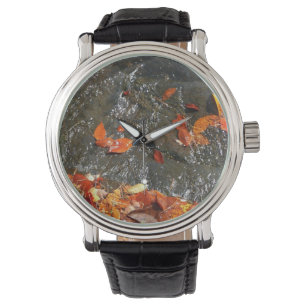 Herbstlaube im Wasserfall I Herbstfotografie Armbanduhr