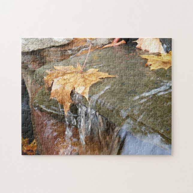 Herbstlaube im Wasserfall II Herbstfotografie Puzzle (Horizontal)