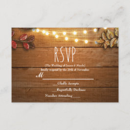 Herbstlaube & String Lights auf rustikalem Holz UA RSVP Karte
