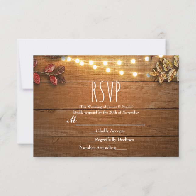 Herbstlaube & String Lights auf rustikalem Holz UA RSVP Karte (Vorderseite)