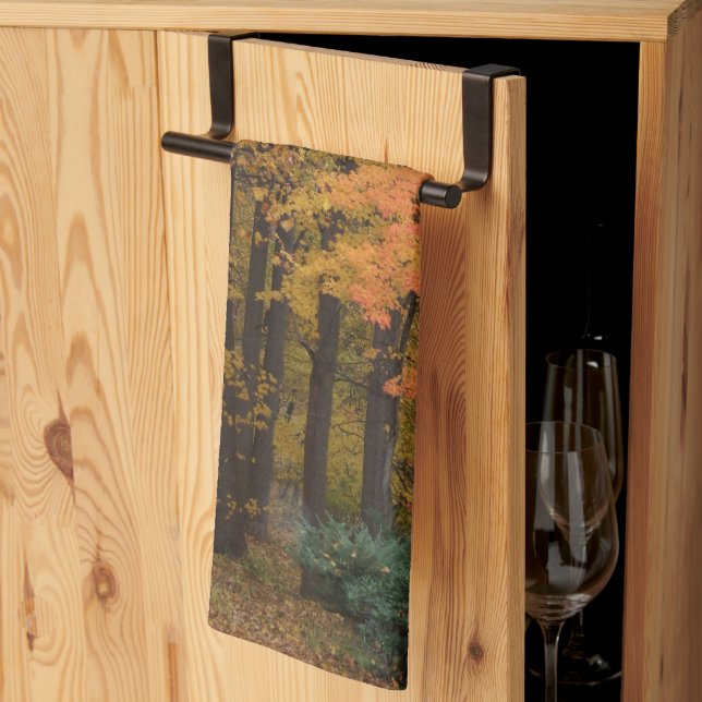 Herbstlaube Tulip Poplar Trees Handtuch (Drittel gefaltet)