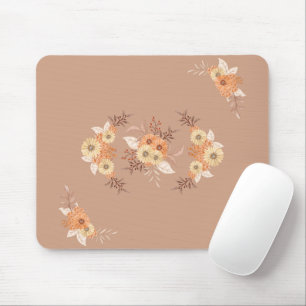 Herbstliche Blüte – Warmes Beige und Orange Blumen Mousepad