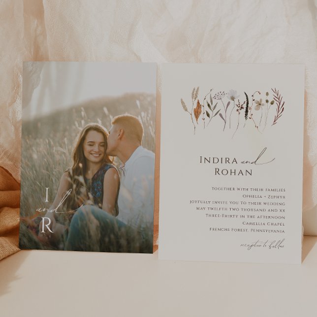 Herbstliche Wildblume | Beige Monogram Foto Weddin Einladung (Von Creator hochgeladen)