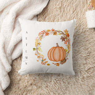 Herbstlicher Dekorationskranz mit orangefarbenem K Kissen