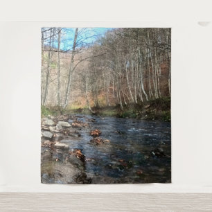 Herbstlicher Gebirgsfluss – Wilde Natur Rumänien Wandteppich