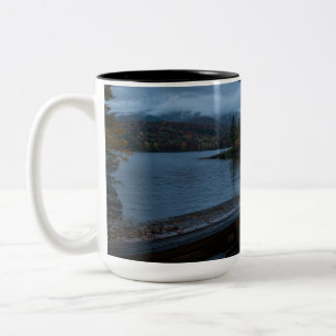 Herbstlicher Kamin am See Schwarze Tasse