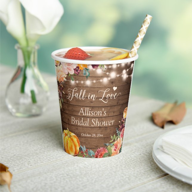 Herbstlichtfälle in der Liebe Brautparty Pappbecher (In Situ)