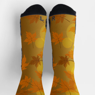 Herbstmuster mit abfallenden Ahorn-Blätter und Buc Socken