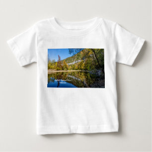 Herbstreflektionen einen Buffalo-River-Kleinkind-T Baby T-shirt