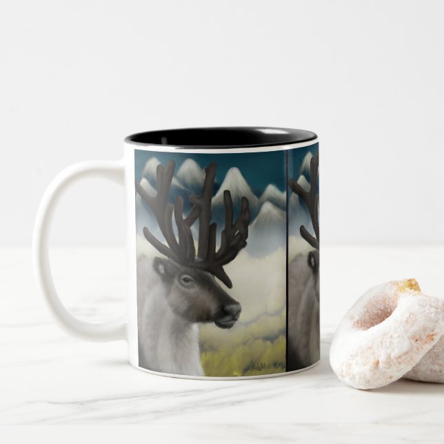 Herbstreverie: Majestic Rentier Zweifarbige Tasse (Mit Donut)