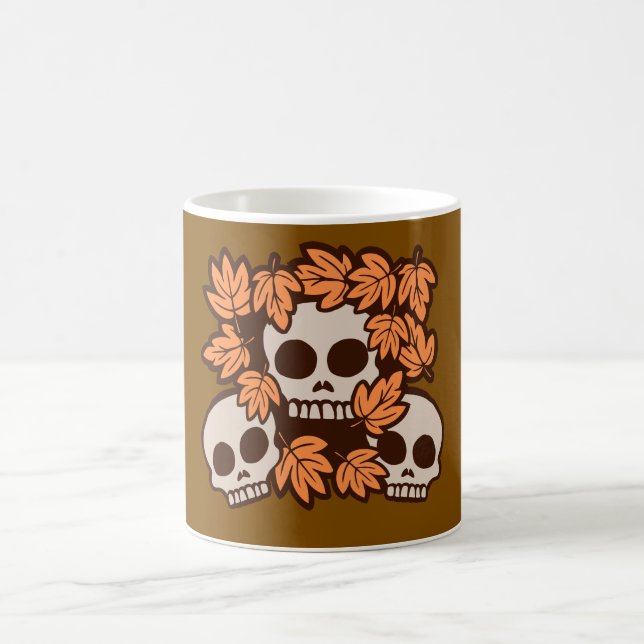Herbstschädel mit Herbstlaub-Kranz Saisonale Freud Kaffeetasse (Mittel)